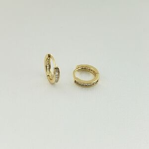18K Gold Diamond Huggie Hoop Earrings